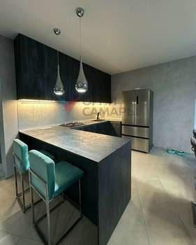 Дом 200м², 3-этажный, на длительный срок,