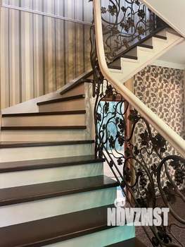 Дом 230м², 3-этажный, участок 8 сот.