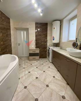 Дом 306м², 3-этажный, участок 7 сот.