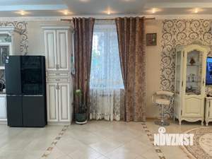 Дом 230м², 3-этажный, участок 8 сот.