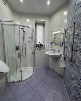 Дом 421м², 4-этажный, участок 8 сот.