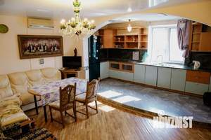 Дом 200м², 2-этажный, посуточно, 