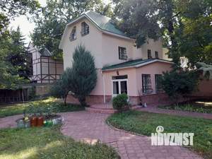 Коттедж 250м², 3-этажный, на длительный срок, 