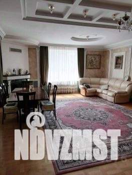 Коттедж 550м&sup2;, 2-этажный, на длительный срок, 