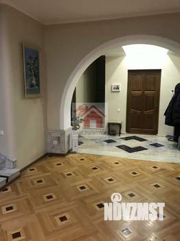 Коттедж 643м², 3-этажный, участок 10 сот.  