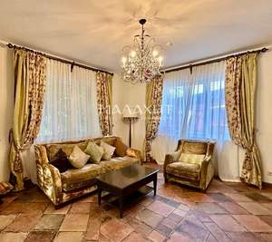 Дом 180м&sup2;, 2-этажный, участок 6 сот.  