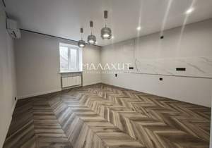 Дом 247м&sup2;, 3-этажный, участок 7 сот.  