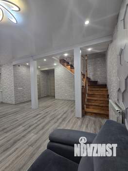 Дом 199м&sup2;, 3-этажный, участок 4 сот.  