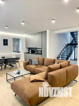 Коттедж 240м², 2-этажный, участок 6 сот.  