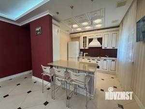 Коттедж 340м², 3-этажный, участок 32 сот.  
