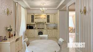 Коттедж 297м², 2-этажный, участок 10 сот.  