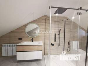 Дом 247м&sup2;, 3-этажный, участок 7 сот.  