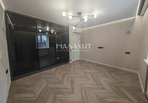 Дом 247м&sup2;, 3-этажный, участок 7 сот.  