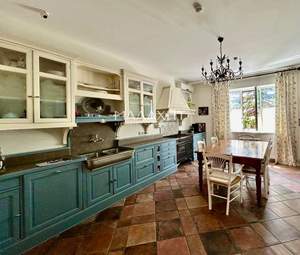 Дом 180м&sup2;, 2-этажный, участок 6 сот.  