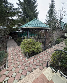 Дом 400м², 2-этажный, участок 11 сот.  