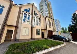 Дом 255м², 3-этажный, участок 15 сот.  