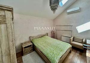 Дом 180м&sup2;, 2-этажный, участок 6 сот.  