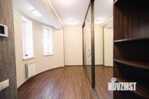 Коттедж 266м², 3-этажный, участок 4 сот.  