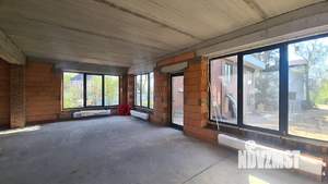 Коттедж 260м&sup2;, 3-этажный, участок 0 сот.  