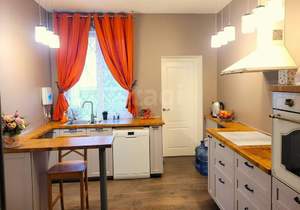 Дом 270м², 2-этажный, участок 15 сот.  