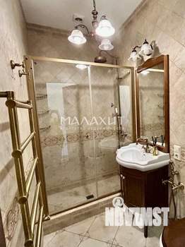 Дом 180м&sup2;, 2-этажный, участок 6 сот.  