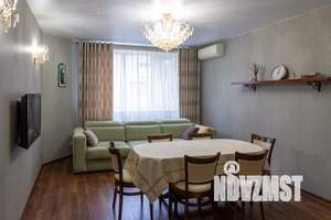 Дом 200м², 3-этажный, участок 1 сот.  
