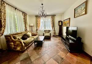 Дом 180м&sup2;, 2-этажный, участок 6 сот.  