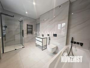 Дом 247м&sup2;, 3-этажный, участок 7 сот.  