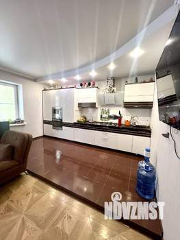 Коттедж 300м², 3-этажный, участок 6 сот.  