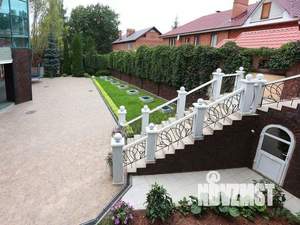 Коттедж 800м², 2-этажный, участок 10 сот.  