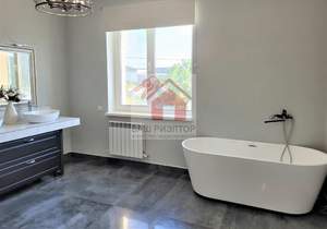 Дом 270м², 2-этажный, участок 15 сот.  
