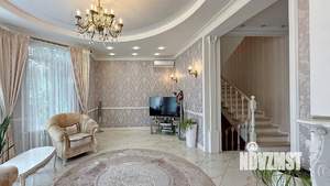 Коттедж 297м², 2-этажный, участок 10 сот.  