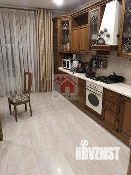 Коттедж 643м², 3-этажный, участок 10 сот.  