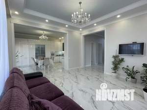 Дом 220м², 2-этажный, участок 7 сот.  