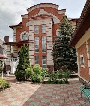 Дом 550м², 3-этажный, участок 8 сот.  