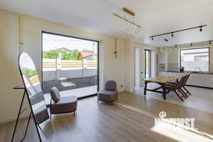 Коттедж 170м², 2-этажный, участок 5 сот.  