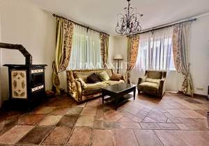 Дом 180м&sup2;, 2-этажный, участок 6 сот.  