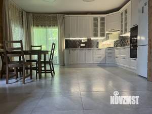 Коттедж 250м², 2-этажный, участок 8 сот.  