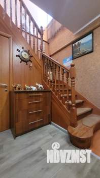 Коттедж 221м², 3-этажный, участок 15 сот.  