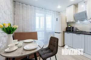 1-к квартира, посуточно, 40м2, 26/26 этаж