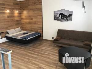 Студия квартира, посуточно, 38м2, 1/4 этаж