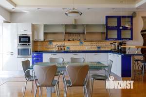 3-к квартира, на длительный срок, 120м2, 3/9 этаж