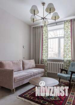 Студия квартира, посуточно, 43м2, 1/5 этаж