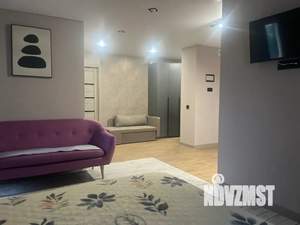 Студия квартира, посуточно, 42м2, 3/20 этаж