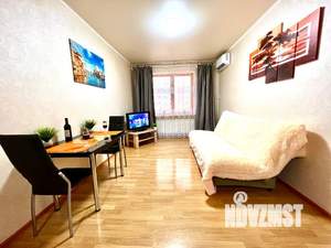 1-к квартира, посуточно, 50м2, 13/16 этаж