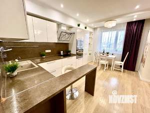 Студия квартира, посуточно, 53м2, 13/24 этаж