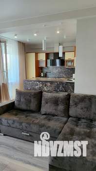 1-к квартира, посуточно, 43м2, 13/18 этаж