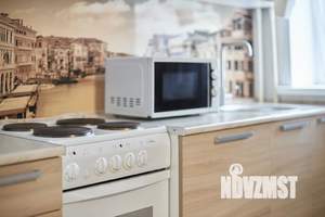 1-к квартира, посуточно, 35м2, 2/18 этаж