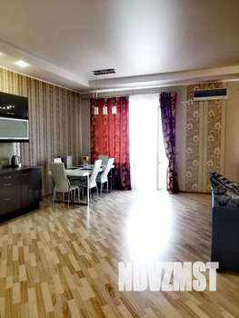 Студия квартира, посуточно, 60м2, 18/18 этаж