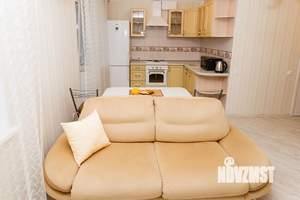 Студия квартира, посуточно, 45м2, 6/18 этаж